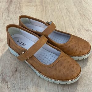 VJH Comfort Sued Mary Jane Womens Size 8.5 Clr Tan Casual Comfortable Breathable